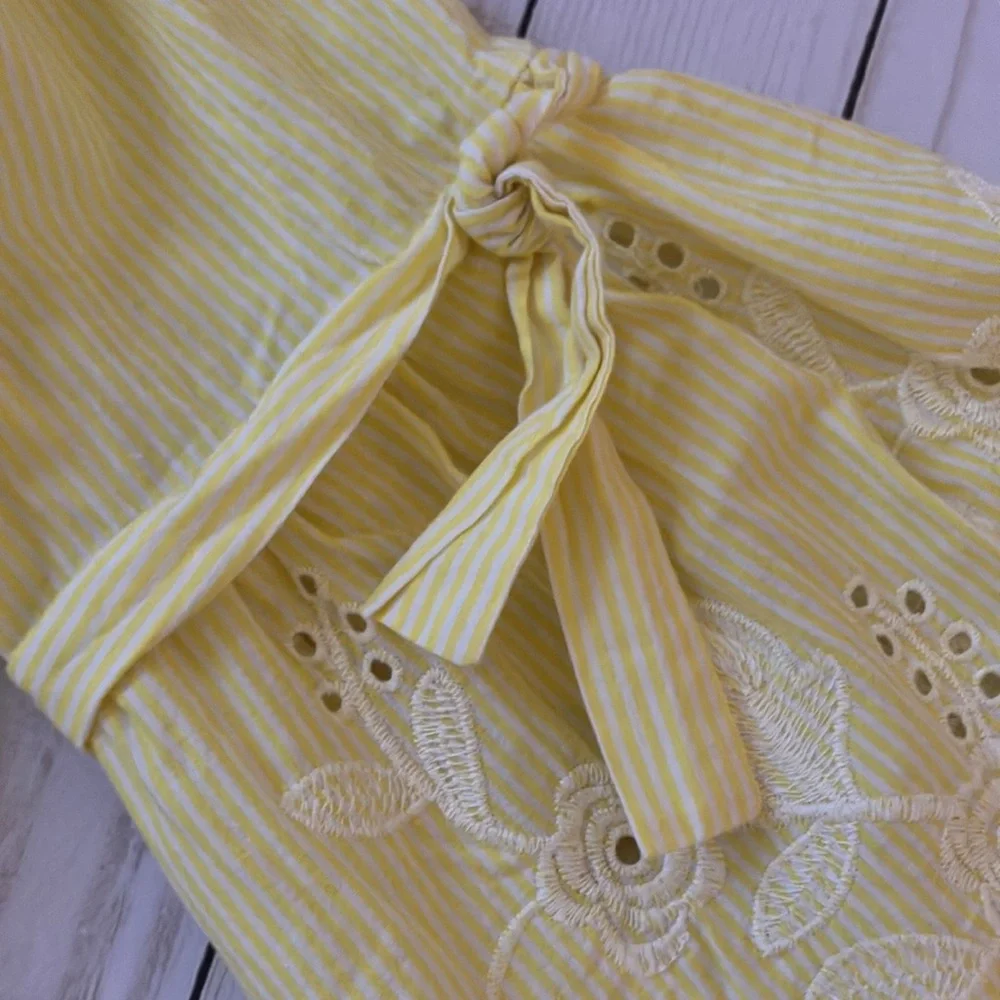 Yellow embroidered bell sleeve top S/M - Picture 6 of 9